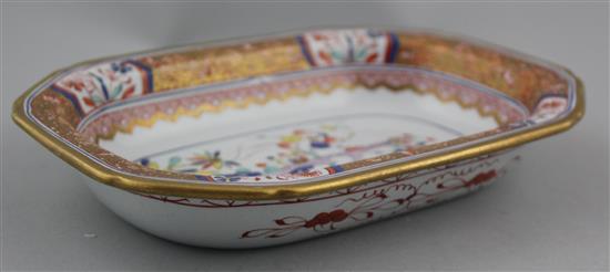 A Spode stone china Tree of Life pattern dish and two Spode bone china Japan pattern bowls, early 19th century, 20.5cm